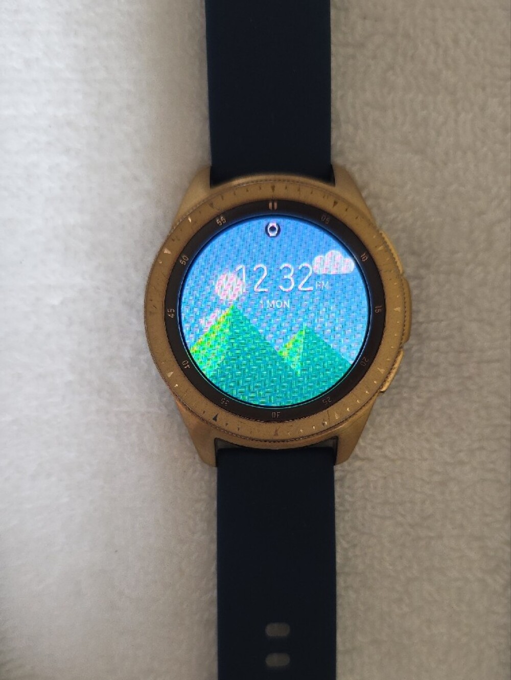 SamsungSmartwatch with Navy Band and Six Interchangeable Silicone Straps/Charger - Picture 11 of 16